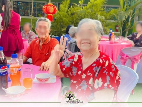 รับดูแลผู้สูงอายุ ใส่สายอาหาร